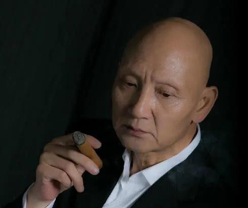 娱乐圈撞脸明星_佟丽娅董璇撞脸_娱乐圈长得很像的明星