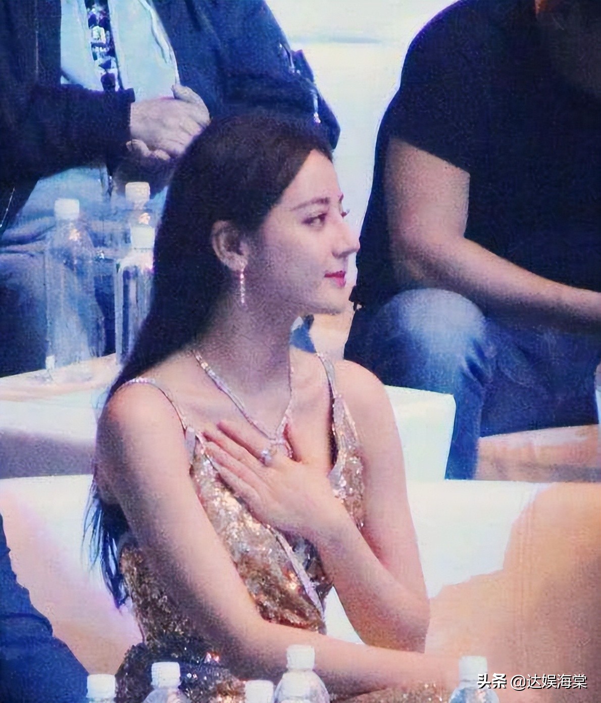 女明星的毛_女明星体毛话题_迪丽热巴毛发旺盛