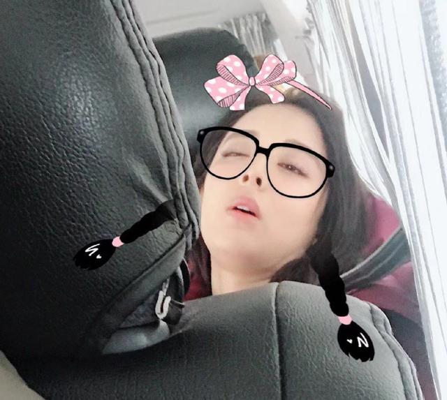 古力娜扎睡觉照片_明星奇葩睡姿_女明星睡姿照片