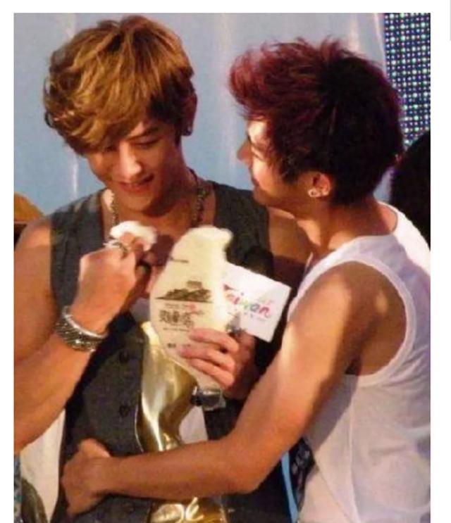 飞轮海辰亦儒吴尊炎亚纶汪东城故事_飞轮海成员关系撕X_汪东城是否退出娱乐圈