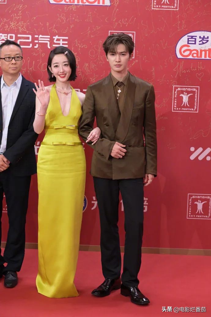 红毯造型分析_明星时尚穿搭评价_晚装女明星