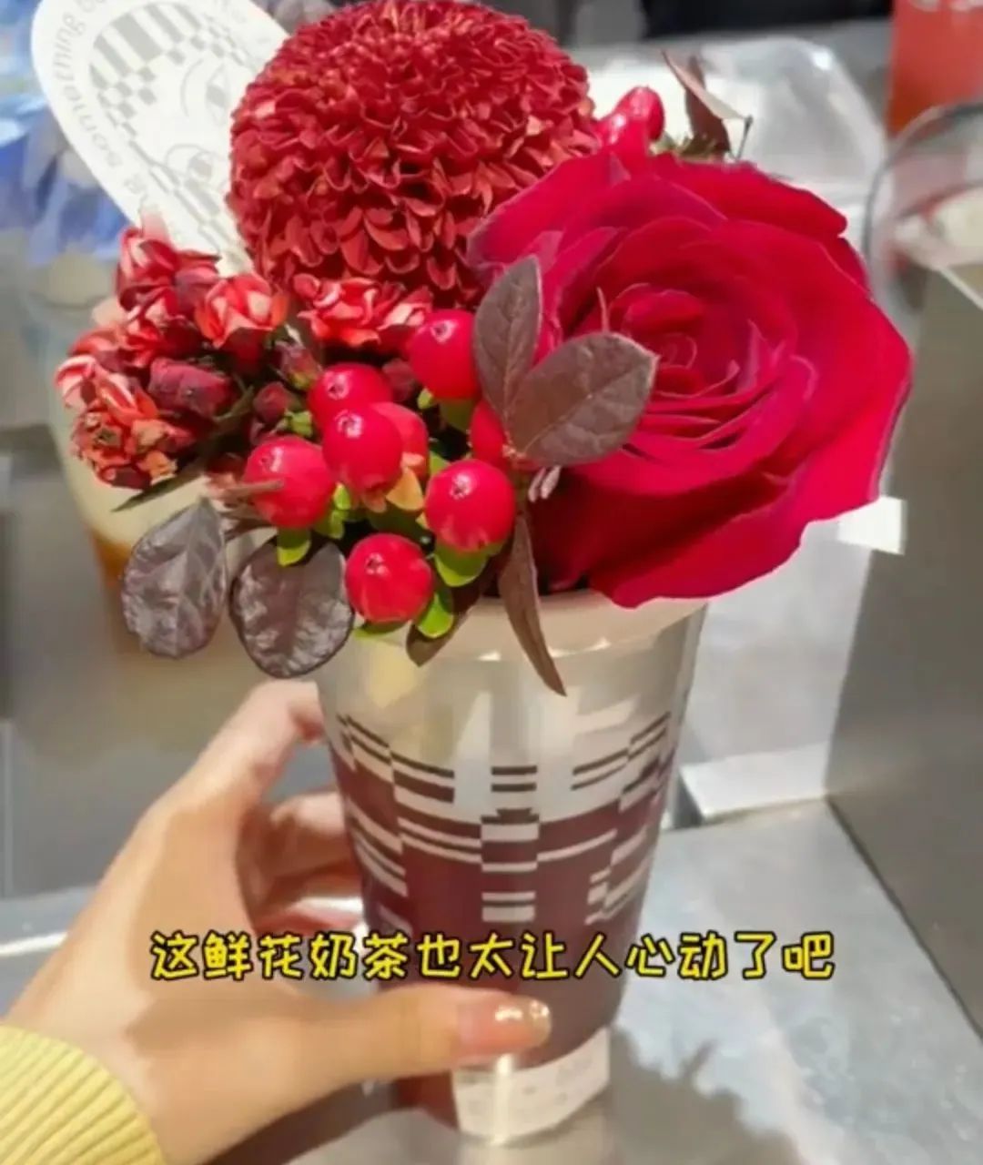 章鱼拿铁_吃网红黑暗料理的人是谁呀,_皮蛋咖啡