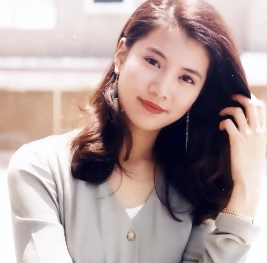 女明星富贵脸特征_旺夫面相的女明星_天生富贵相女明星