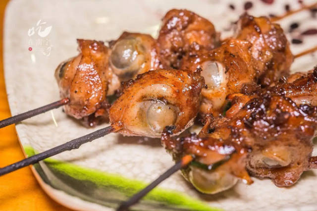 广西特色美食：百色暗黑料理之烤猪眼，有胆量来一串吗？